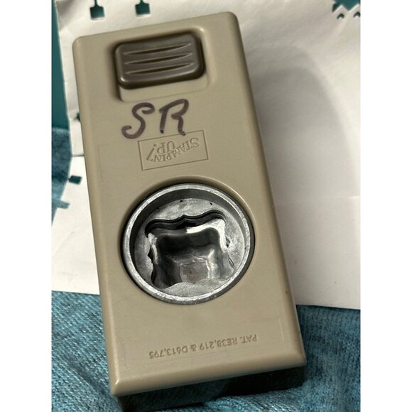 Stampin' Up! Decorative scallop Label Punch - Picture 2 of 4